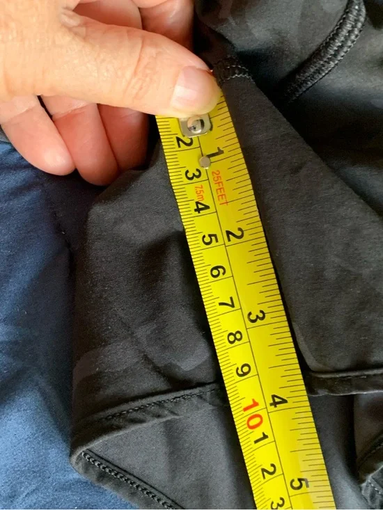 lululemon athletica Hottie Hot Low Rise Shorts size 8 - Picture 3 of 6